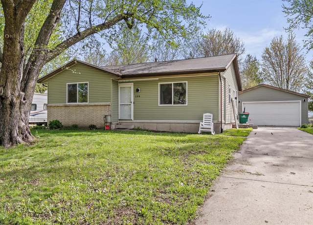 Property at 139 Paine St SE, Bondurant, IA 50035, 3 beds, 2 baths