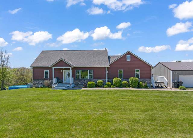 Property at 1723 Creamery Rd, Dexter, IA 50070, 3 beds, 2.5 baths