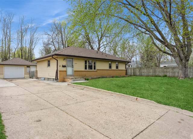 Property at 4022 Madison Ave, Des Moines, IA 50310, 3 beds, 2 baths