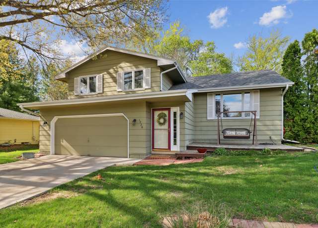 Property at 1220 E Franklin Ave, Indianola, IA 50125, 3 beds, 2 baths