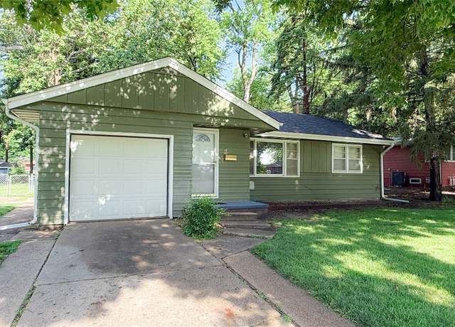 Property at 1448 17th St, West Des Moines, IA 50265, 2 beds, 1 bath