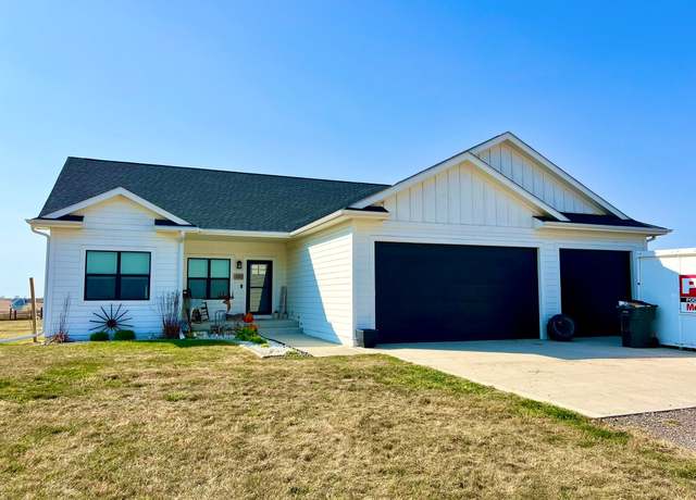 Property at 6501 W 140th St S, Mitchellville, IA 50169, 5 beds, 3 baths
