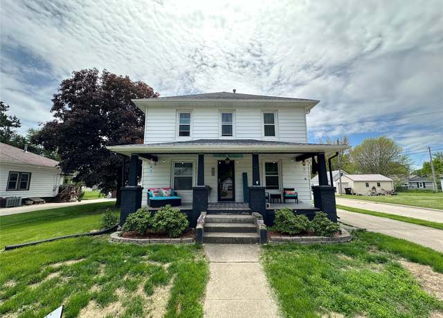 Property at 502 E Douglas St, Knoxville, IA 50138, 3 beds, 2 baths