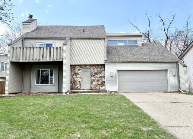 Property at 1550 NW 91st St, Clive, IA 50325, 4 beds, 2.5 baths
