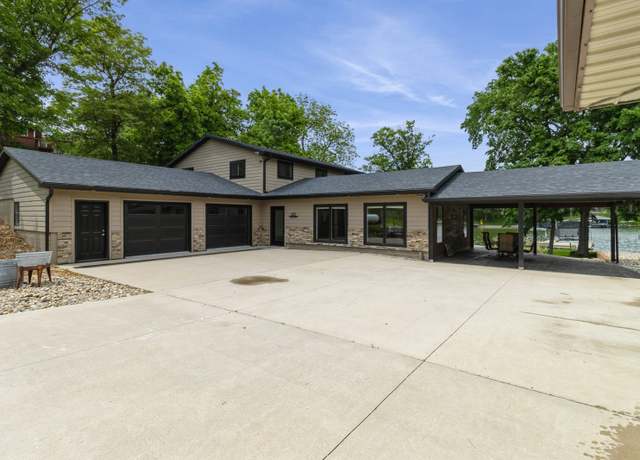 Property at 105 S Shore Dr, Montezuma, IA 50171, 8 beds, 4.5 baths