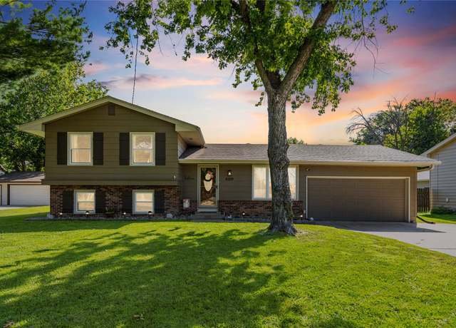 Property at 4309 70th St, Urbandale, IA 50322, 4 beds, 2 baths