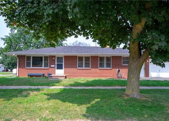 Property at 102 N Iowa St, Knoxville, IA 50138, 4 beds, 2 baths