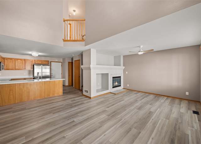 Property at 1400 S 52nd St #36, West Des Moines, IA 50265, 2 beds, 2.5 baths