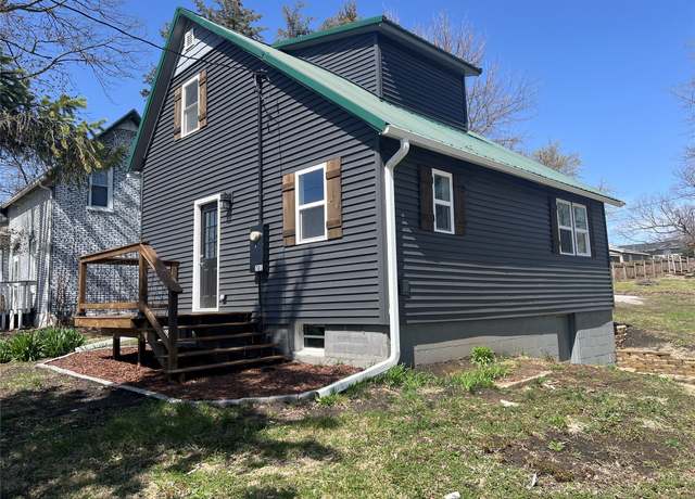 Property at 701 W Madison St, Knoxville, IA 50138, 3 beds, 1.5 baths