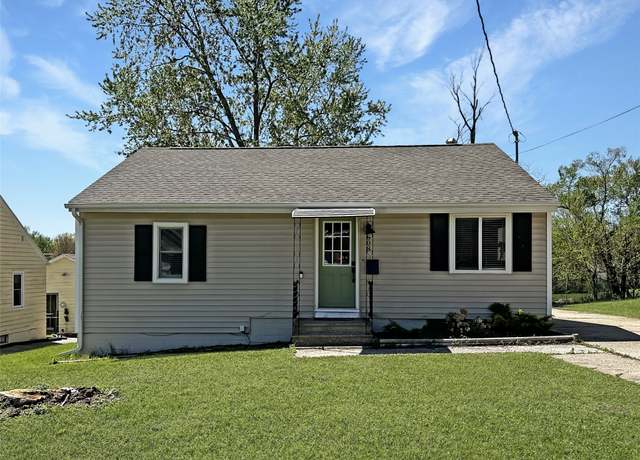 Property at 608 12th St, West Des Moines, IA 50265, 2 beds, 1 bath
