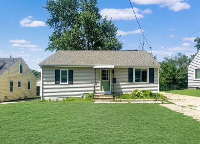 Property at 608 12th St, West Des Moines, IA 50265, 2 beds, 1 bath