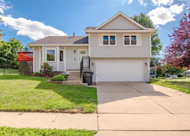 Property at 5420 SW 13th St, Des Moines, IA 50315, 3 beds, 2 baths