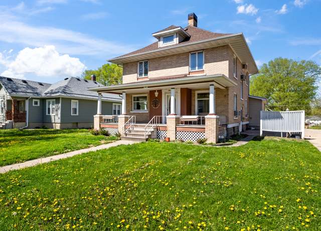 Property at 910 Washington St, Eldora, IA 50627, 3 beds, 2.5 baths
