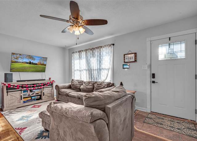 Property at 2715 Ashby Ave, Des Moines, IA 50310, 3 beds, 1.5 baths