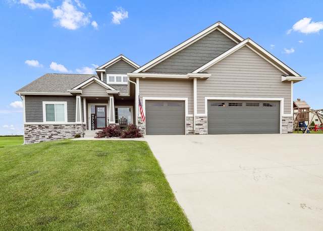 Property at 794 182nd Ave, Pella, IA 50219, 3 beds, 2.5 baths