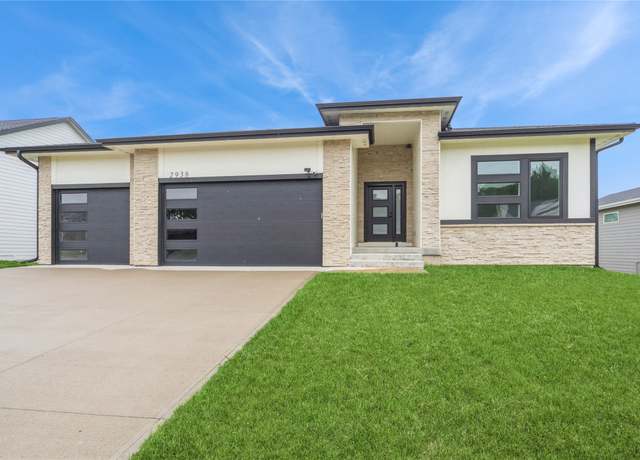 Property at 2938 NE Brentwood Cir, Grimes, IA 50111, 5 beds, 3 baths