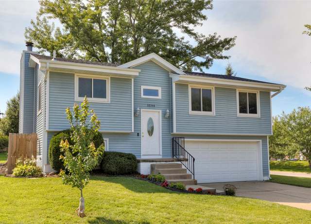 Property at 3200 SE 22nd Ct, Des Moines, IA 50320, 3 beds, 2 baths