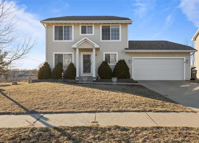 Property at 400 Coral Ridge Blvd, Pleasant Hill, IA 50327, 3 beds, 3 baths