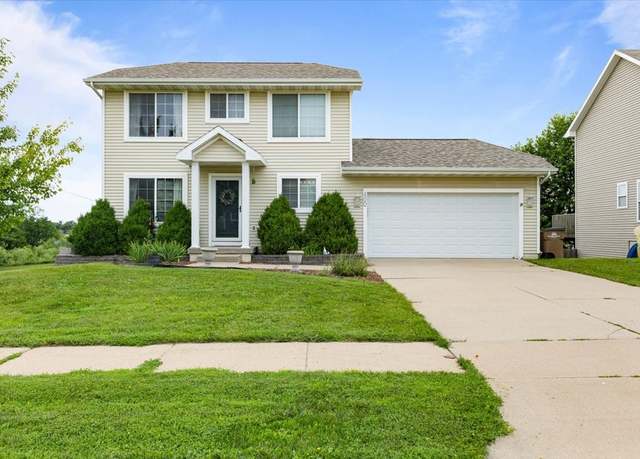 Property at 400 Coral Ridge Blvd, Pleasant Hill, IA 50327, 3 beds, 3 baths