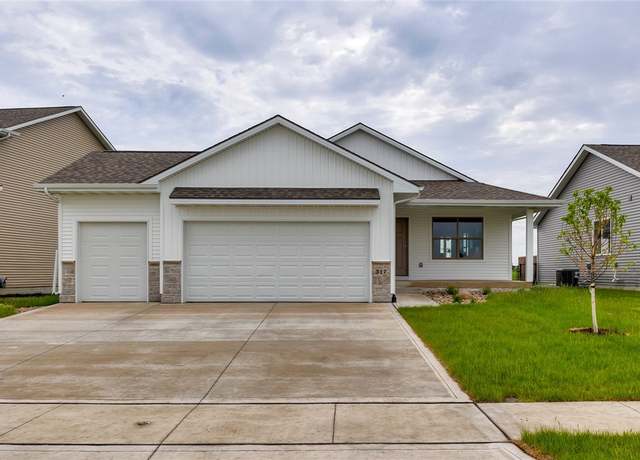 Property at 317 Fireside Dr NW, Bondurant, IA 50035, 4 beds, 3 baths