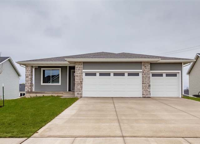 Property at 16533 Bentwood Dr, Urbandale, IA 50323, 4 beds, 3 baths