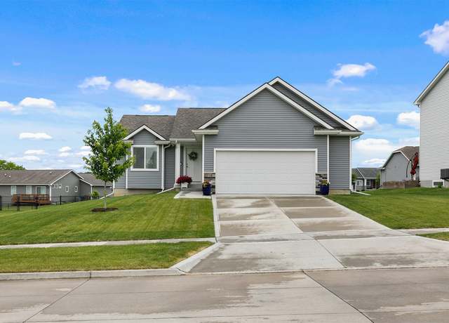 Property at 716 Orchard View Dr, Norwalk, IA 50211, 3 beds, 2 baths
