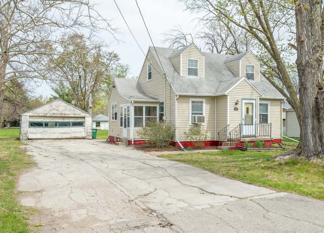 Property at 45 NW Aurora Ave, Des Moines, IA 50313, 3 beds, 1 bath