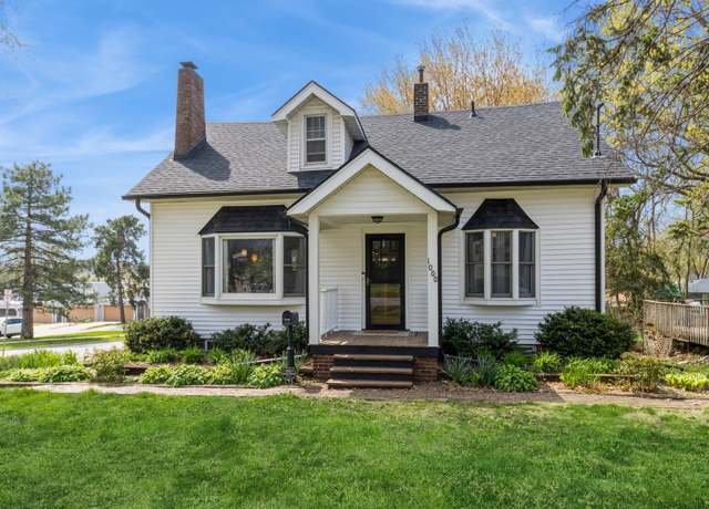 Property at 1000 66th St, Windsor Heights, IA 50324, 3 beds, 2 baths