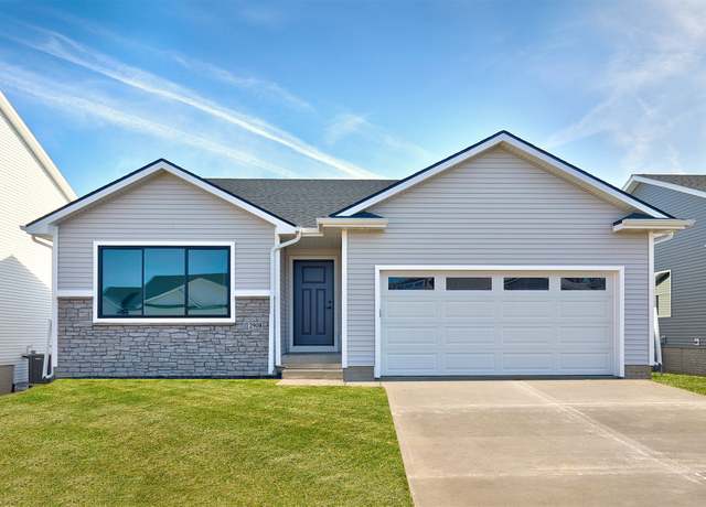 Property at 2908 Sayre Dr, Norwalk, IA 50211, 3 beds, 2 baths