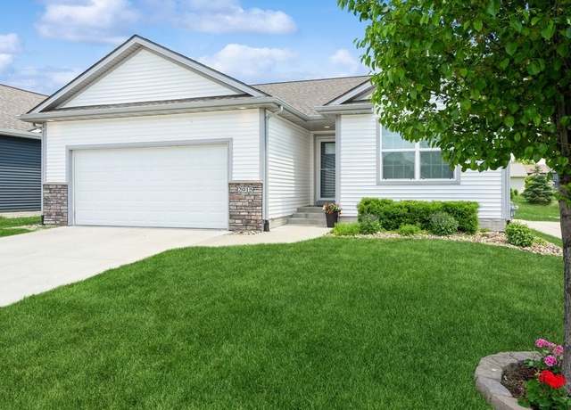 Property at 2915 SW Country Ln, Ankeny, IA 50023, 4 beds, 3 baths