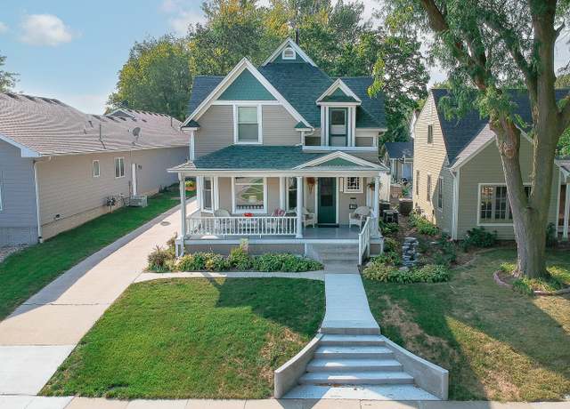 Property at 911 E 1st St, Pella, IA 50219, 4 beds, 3 baths
