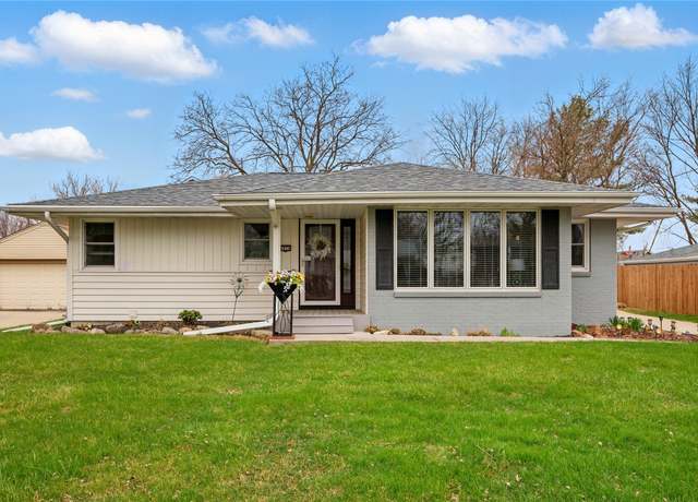 Property at 8824 Primrose Ln, Clive, IA 50325, 3 beds, 1.5 baths
