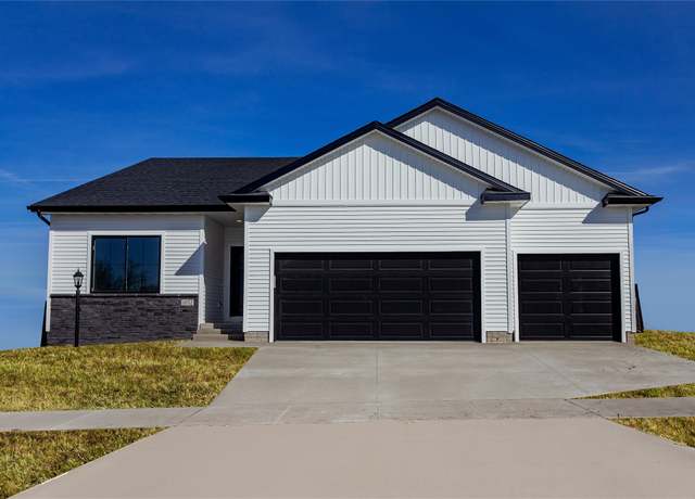 Property at 1032 NE 64th Ave, Des Moines, IA 50313, 3 beds, 2 baths