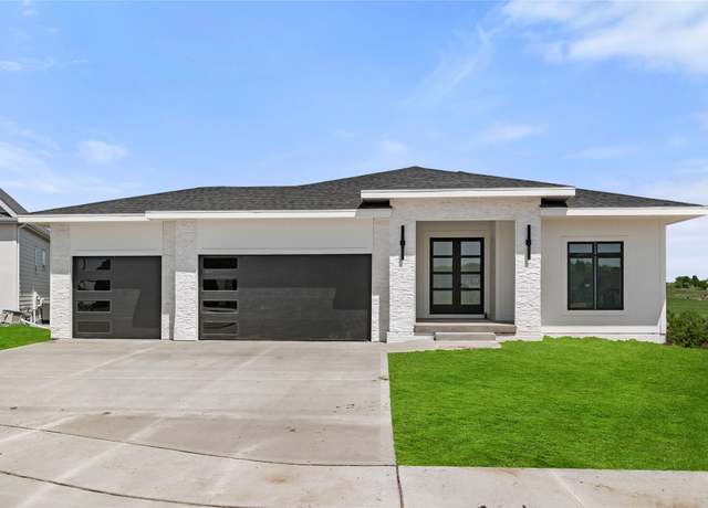 Property at 8227 Buckley Ct, Johnston, IA 50131, 5 beds, 3.5 baths