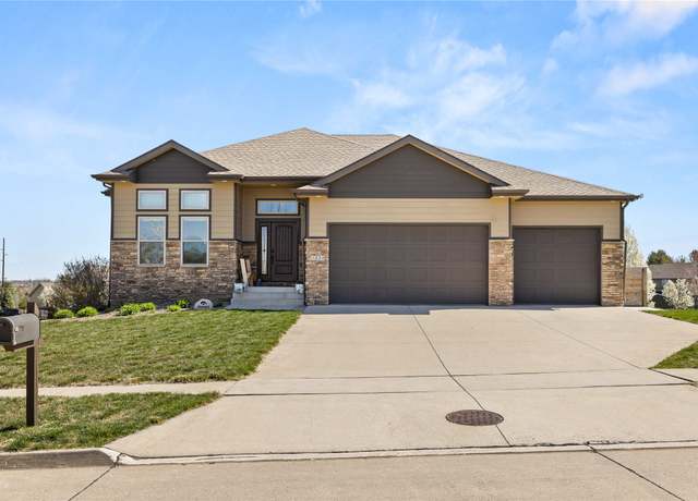 Property at 3421 159th St, Urbandale, IA 50323, 5 beds, 3 baths