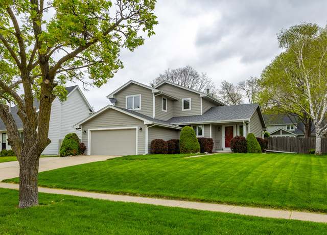 Property at 2905 Maple St, West Des Moines, IA 50265, 4 beds, 2.5 baths