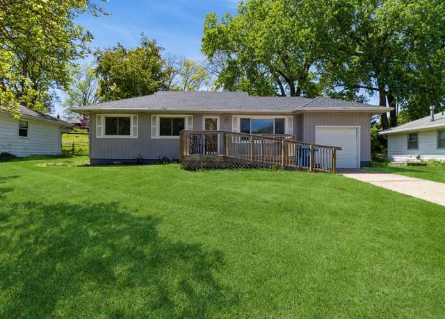 Property at 5412 SW 19th St, Des Moines, IA 50315, 3 beds, 1 bath