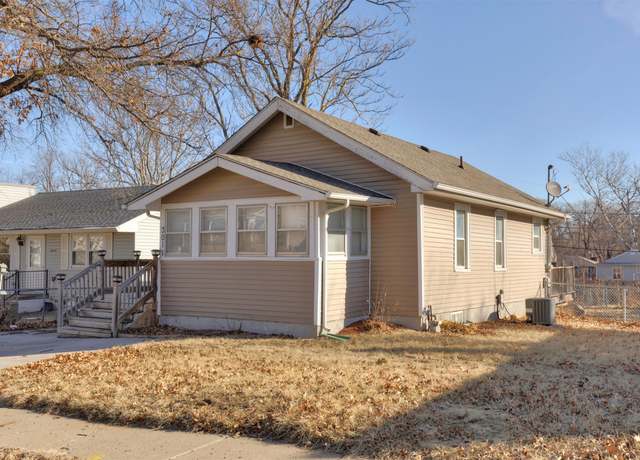 Property at 3011 Columbia St, Des Moines, IA 50313, 2 beds, 1 bath