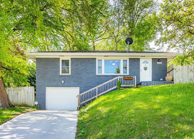 Property at 2422 Boston Ave, Des Moines, IA 50310, 2 beds, 1.5 baths