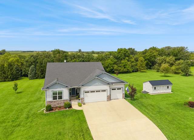 Property at 1713 Merriam Ct, Winterset, IA 50273, 3 beds, 3 baths