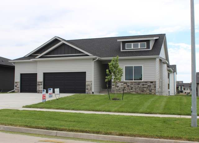 Property at 4651 180th St, Urbandale, IA 50323, 4 beds, 3 baths