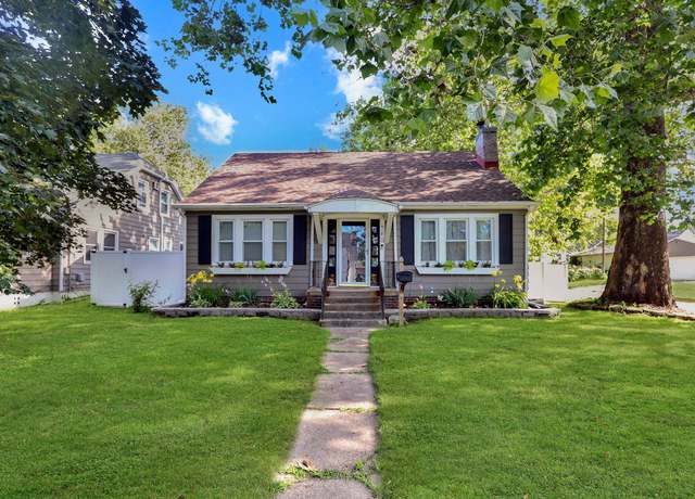 Property at 618 Arthur Ave, Des Moines, IA 50313, 4 beds, 3 baths