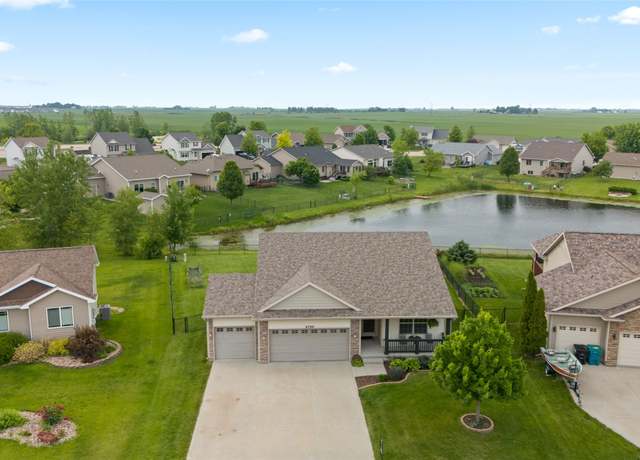 Property at 3720 NW Des Moines St, Ankeny, IA 50023, 3 beds, 2 baths