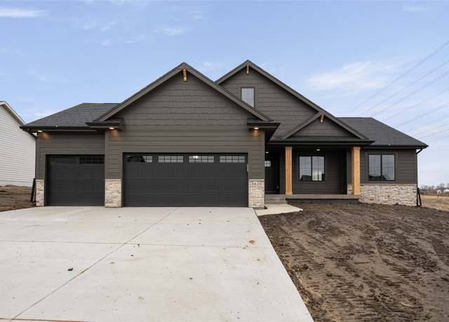Property at 5620 163rd St, Urbandale, IA 50323, 4 beds, 3 baths