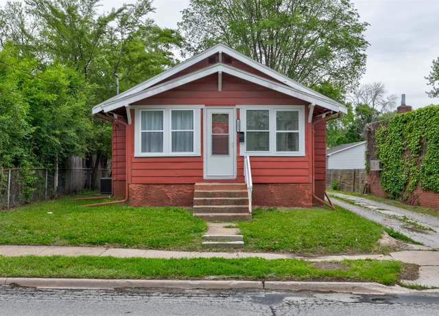 Property at 2403 E 14th St, Des Moines, IA 50316, 2 beds, 1 bath