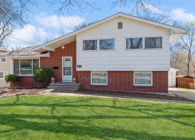 Property at 4606 40th St, Des Moines, IA 50310, 3 beds, 2 baths