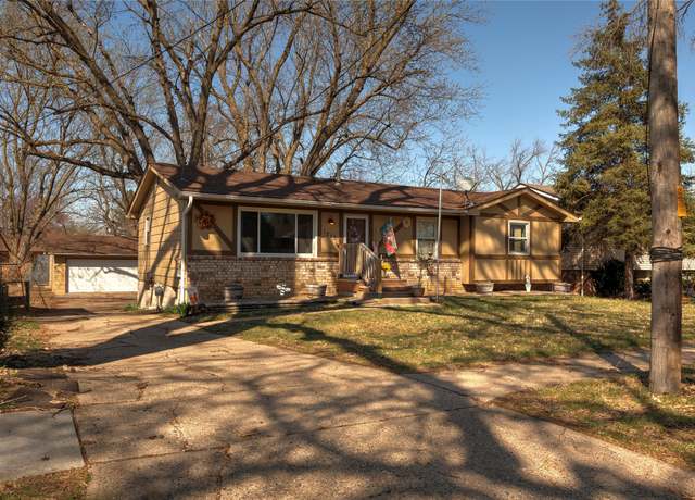 Property at 1215 Payton Ave, Des Moines, IA 50315, 4 beds, 2.5 baths