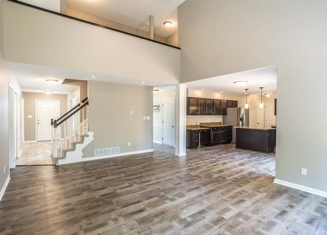 Property at 15046 Summit Dr, Clive, IA 50325, 4 beds, 3.5 baths