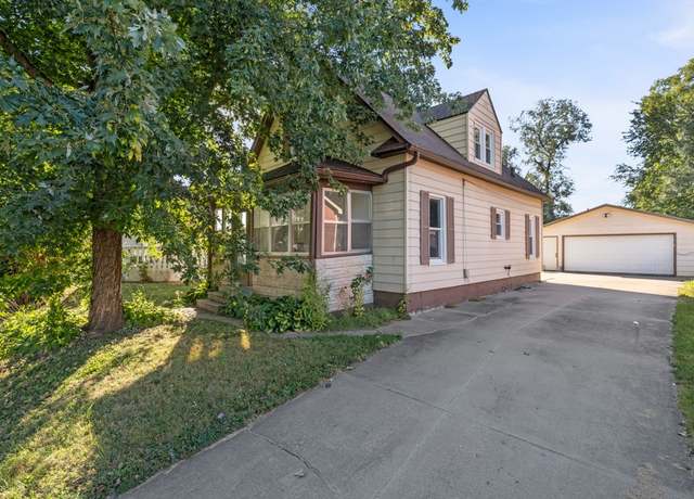 Property at 2329 Maple St, Des Moines, IA 50317, 3 beds, 1 bath