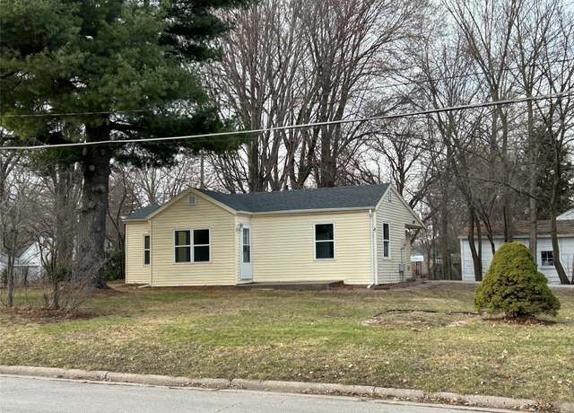 Property at 1101 Iowa Ave, Ames, IA 50014, 2 beds, 1 bath